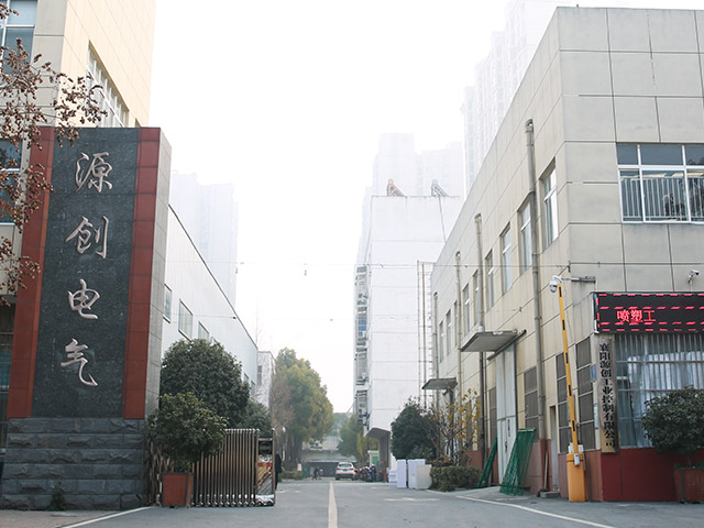 正門(mén)口640X480 正門(mén)口640X480